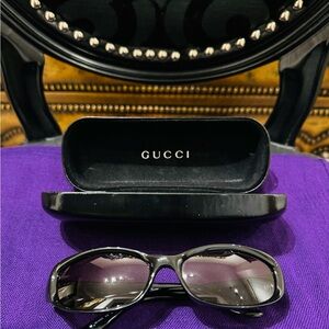 New Authentic Vintage 90’s Gucci women’s sunglasses glossy black GG 2456/S
